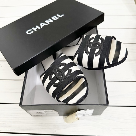 Chanel CC Logo Stripe Black and White Mules Slip On Sandals 39.5 - Picture 11 of 13